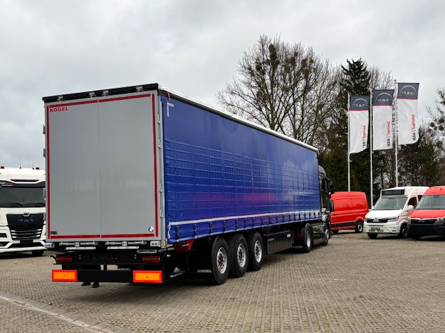  KOGEL  KURTYNA + DACH