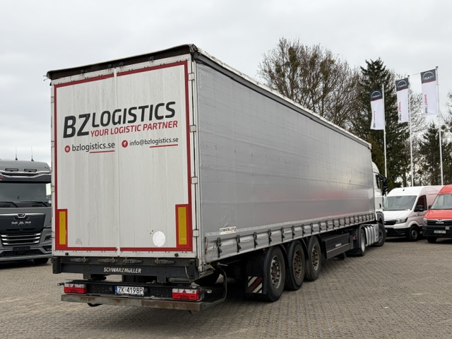  SCHWARZMULLER  KURTYNA + DACH