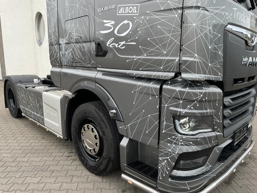 30 lat ALBOR - MAN TGX w jubileuszowym malowaniu